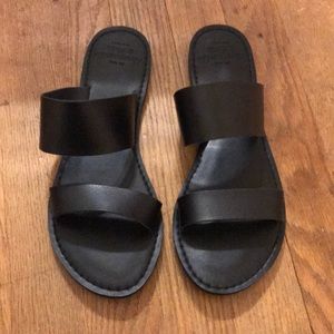 Abercrombie black slides